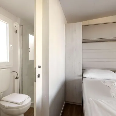 Tatil parkı Eurocamp Mobile Homes At Ljutic
