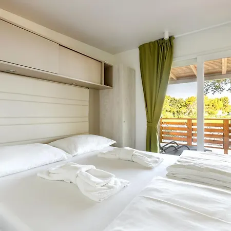 Eurocamp Mobile Homes At Ljutic Holiday park 3*